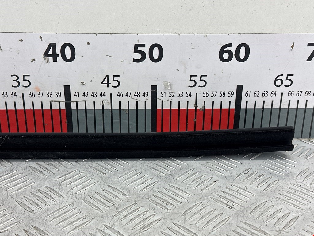 Уплотнитель (внутри) TESLA Model S I 2012-н.в.