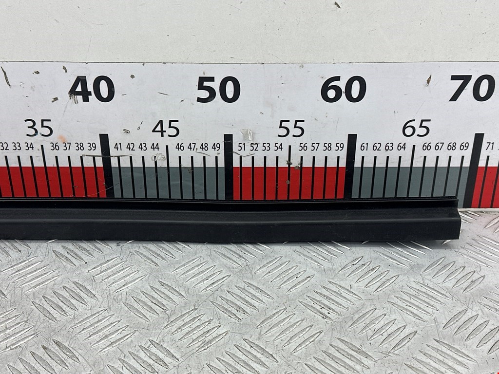 Уплотнитель (внутри) TESLA Model S I 2012-н.в.