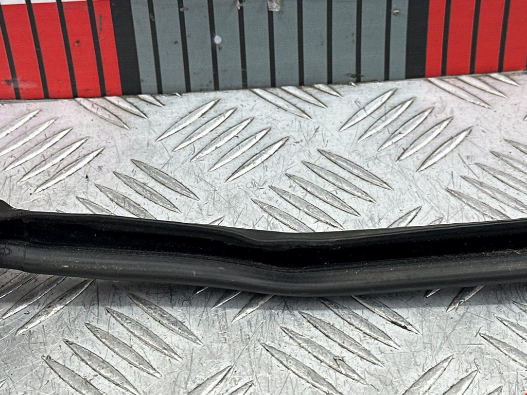 Уплотнитель двери TESLA Model S I 2012-н.в.