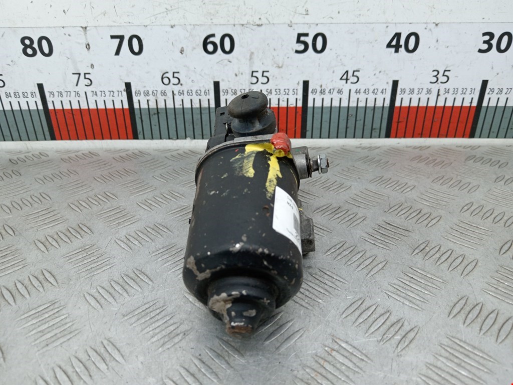 Моторчик стеклоочистителя передний TOYOTA Corolla E120 2001-2006