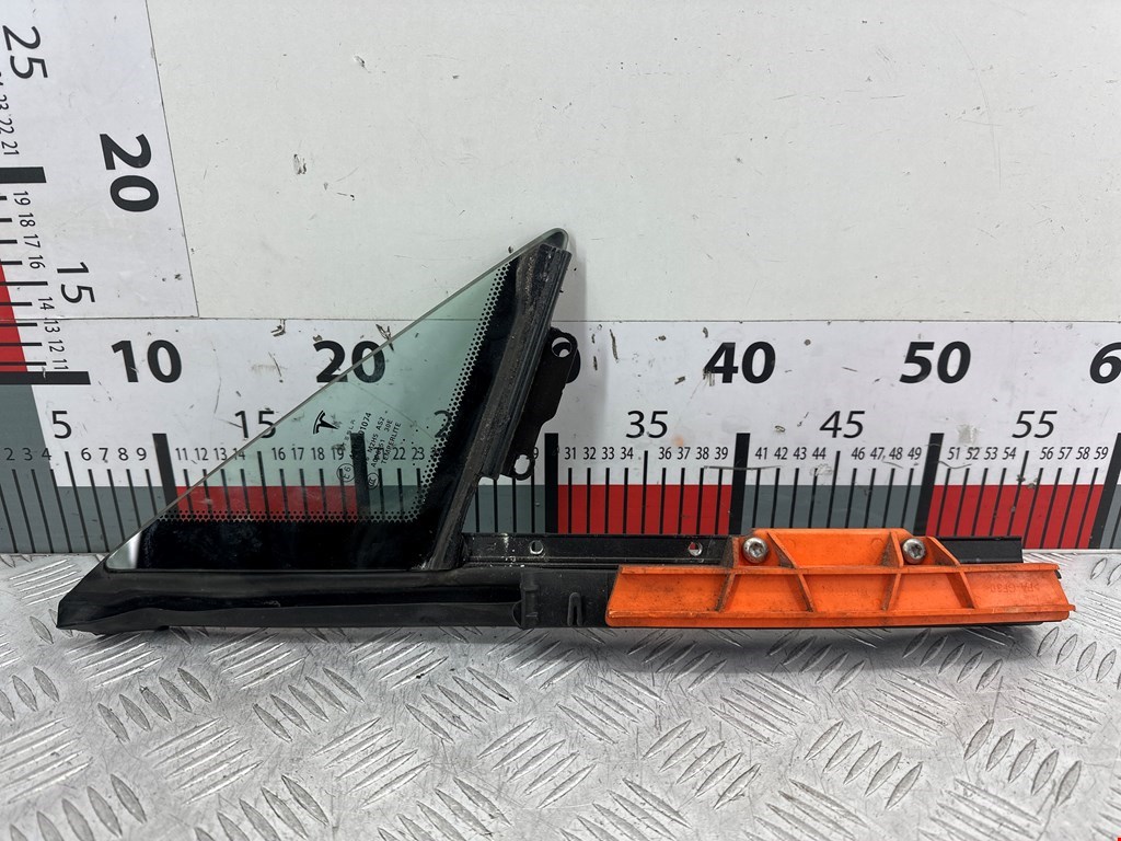 Стекло двери передней правой (форточка) TESLA Model S I 2012-н.в.