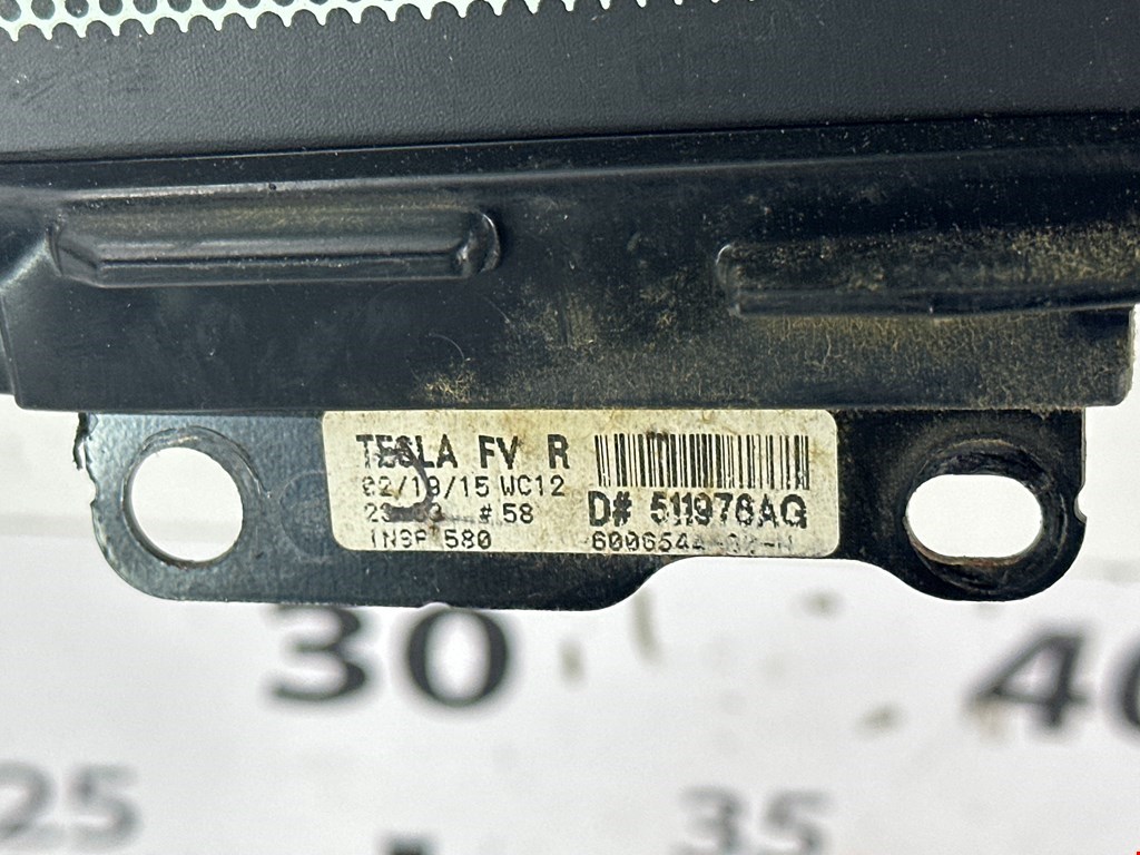 Стекло двери передней правой (форточка) TESLA Model S I 2012-н.в.
