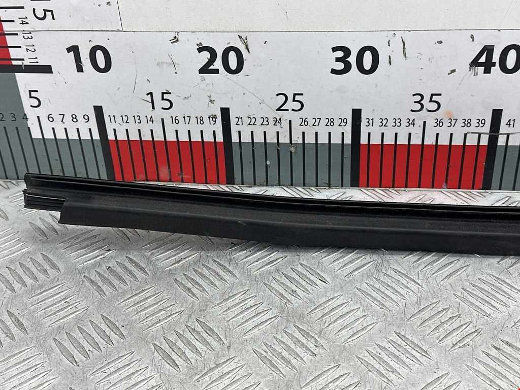 Уплотнитель (внутри) TESLA Model S I 2012-н.в.