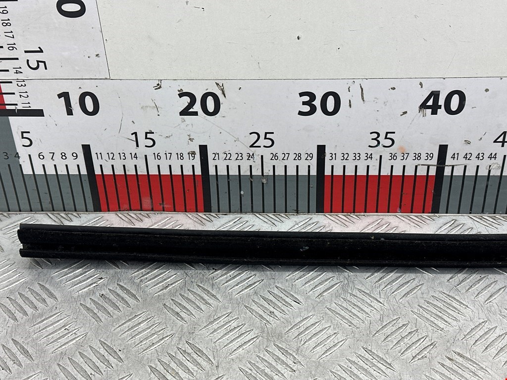 Уплотнитель (внутри) TESLA Model S I 2012-н.в.