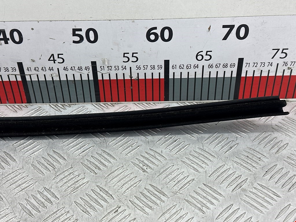 Уплотнитель (внутри) TESLA Model S I 2012-н.в.