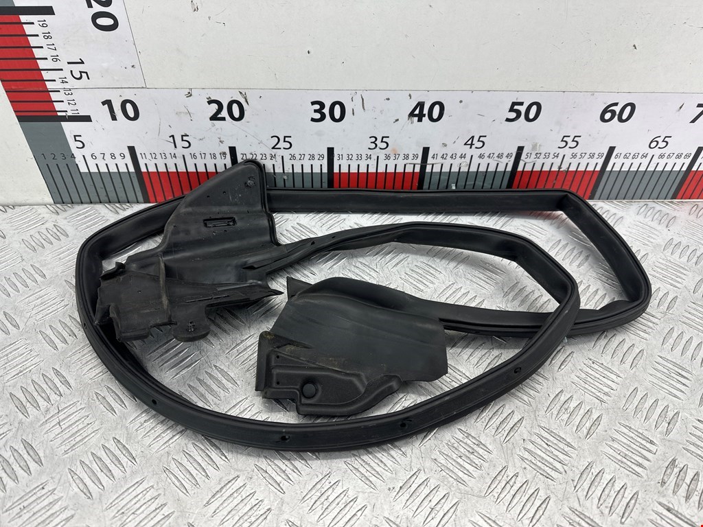 Уплотнитель двери TESLA Model S I 2012-н.в.