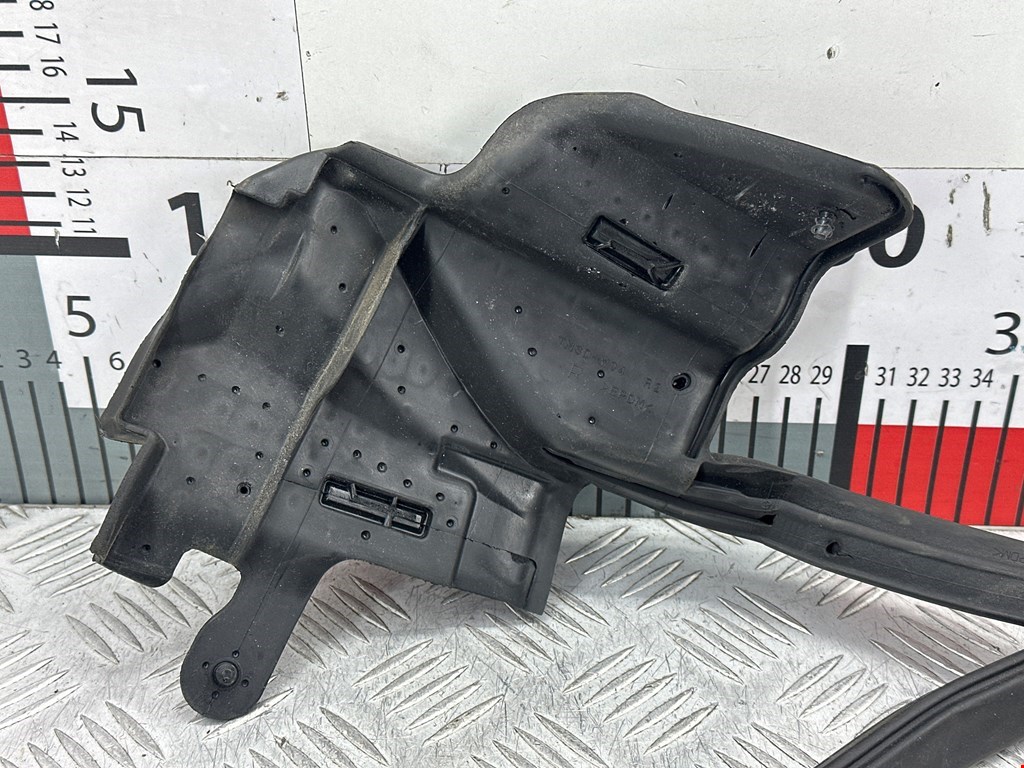 Уплотнитель двери TESLA Model S I 2012-н.в.