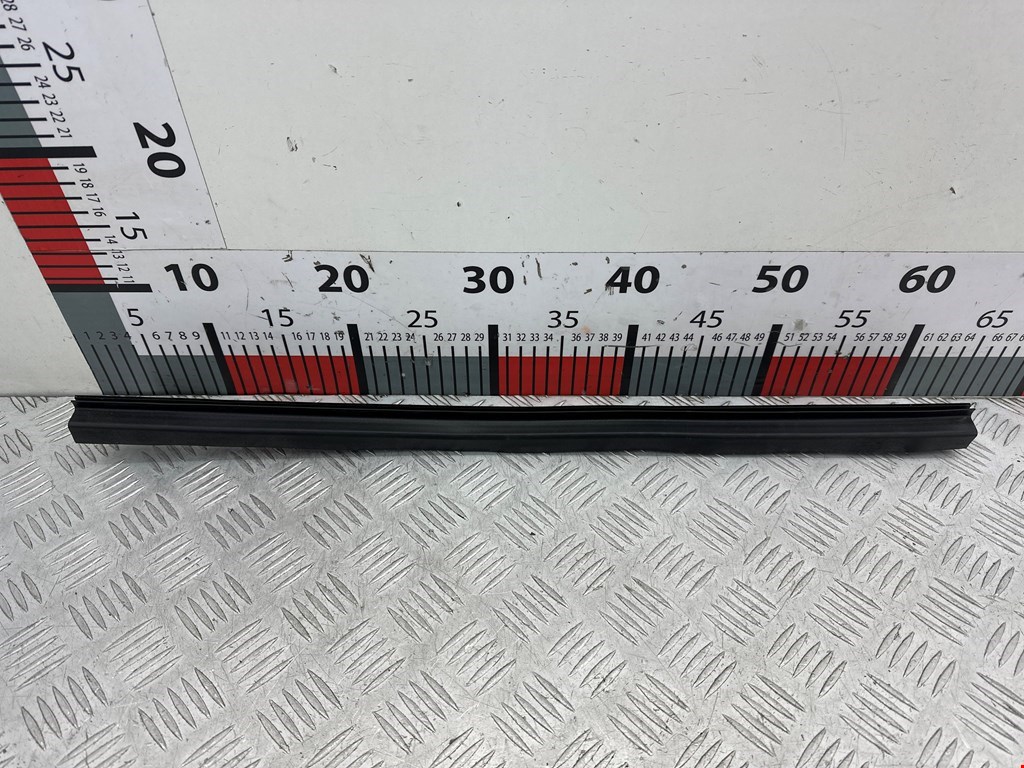 Уплотнитель (внутри) TESLA Model S I 2012-н.в.