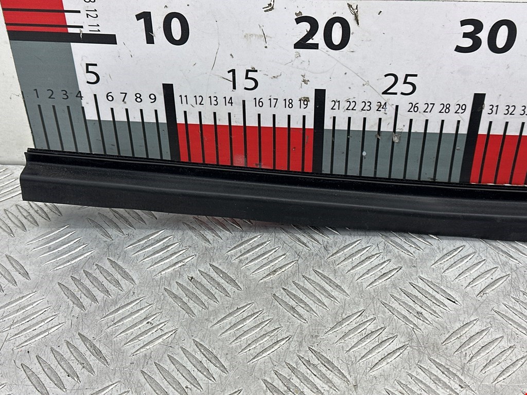 Уплотнитель (внутри) TESLA Model S I 2012-н.в.