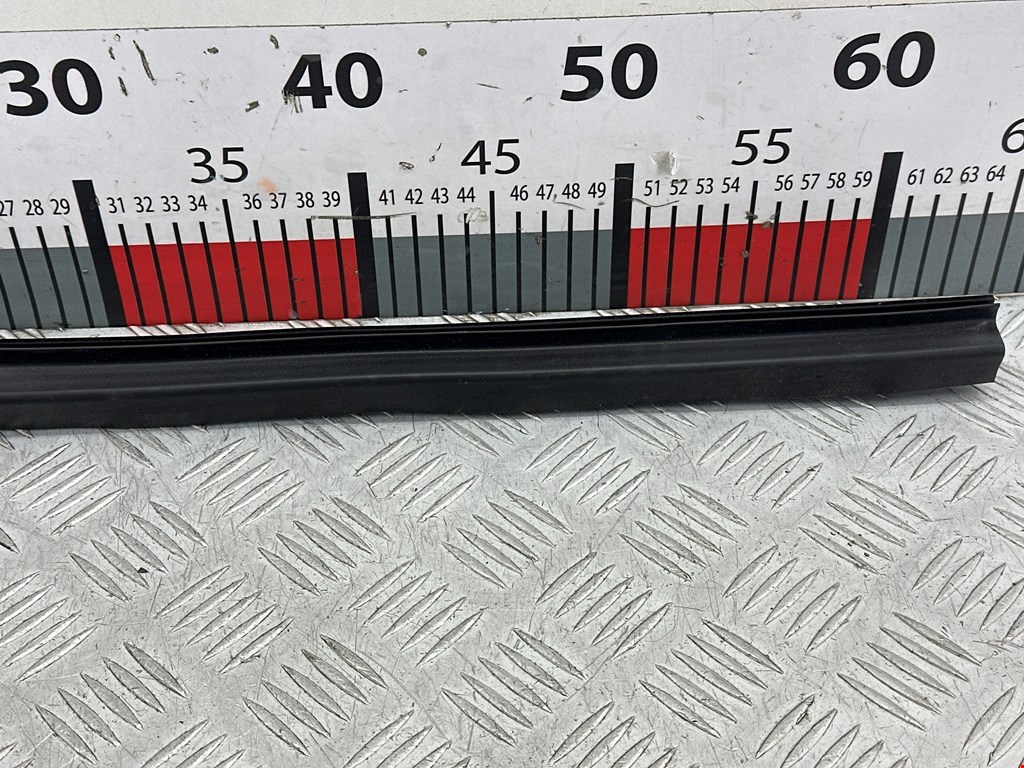 Уплотнитель (внутри) TESLA Model S I 2012-н.в.