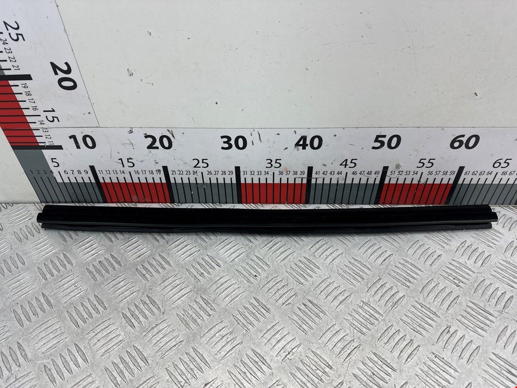 Уплотнитель (внутри) TESLA Model S I 2012-н.в.