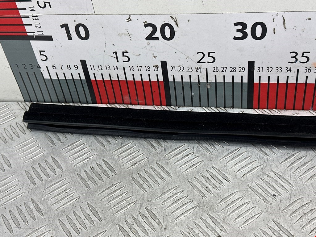 Уплотнитель (внутри) TESLA Model S I 2012-н.в.