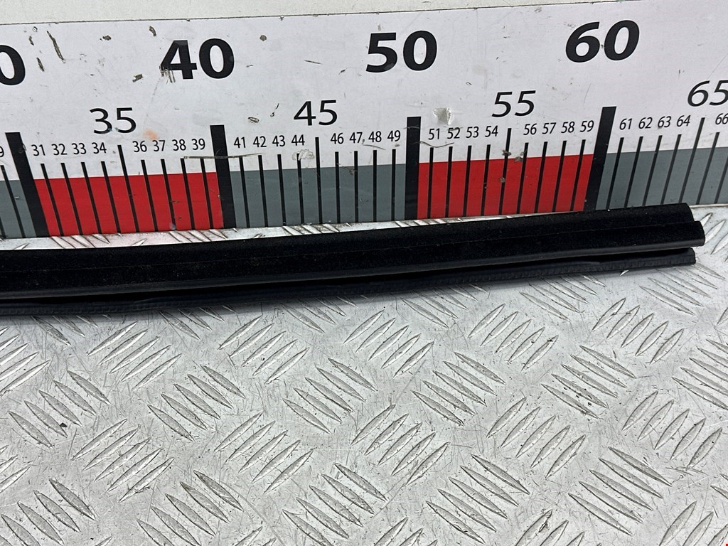 Уплотнитель (внутри) TESLA Model S I 2012-н.в.