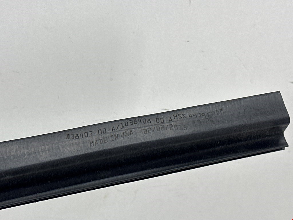 Уплотнитель (внутри) TESLA Model S I 2012-н.в.