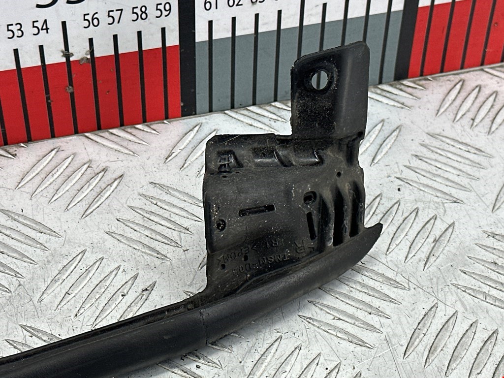 Уплотнитель двери TESLA Model S I 2012-н.в.