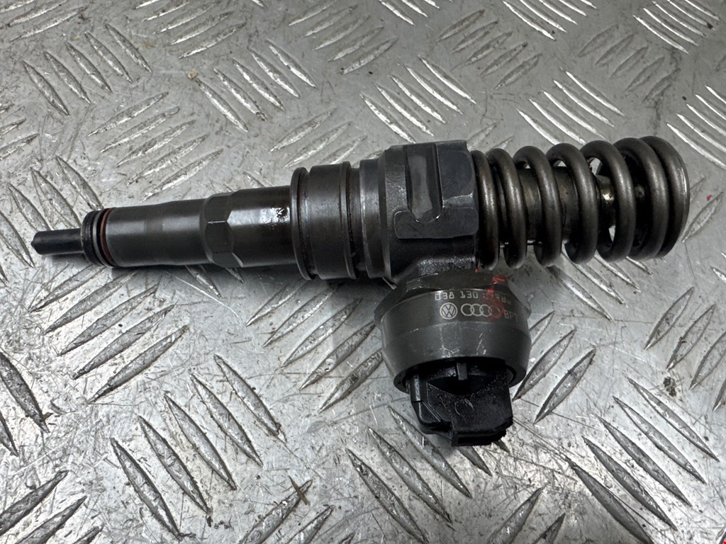 Форсунка дизельная электрическая VOLKSWAGEN Passat B6 2005-2011