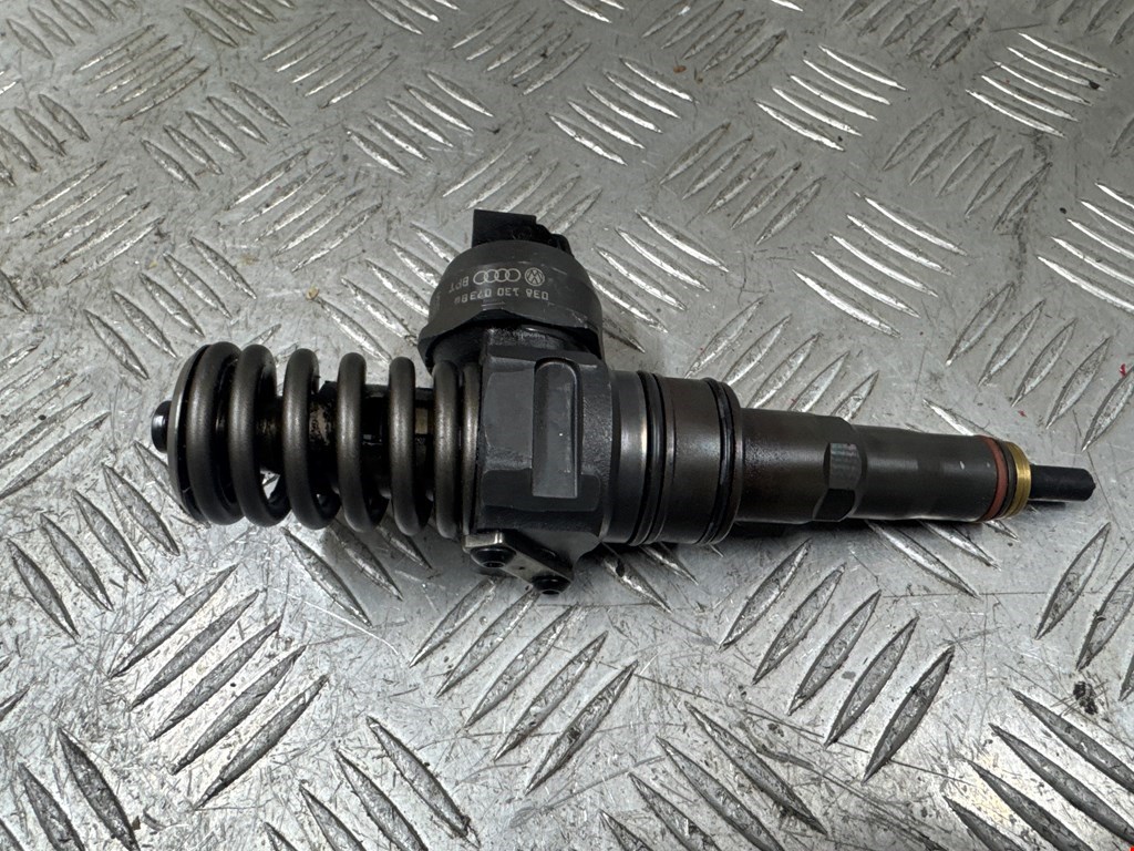 Форсунка дизельная электрическая VOLKSWAGEN Passat B6 2005-2011