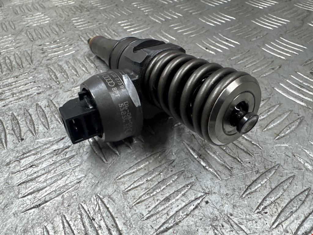 Форсунка дизельная электрическая VOLKSWAGEN Passat B6 2005-2011