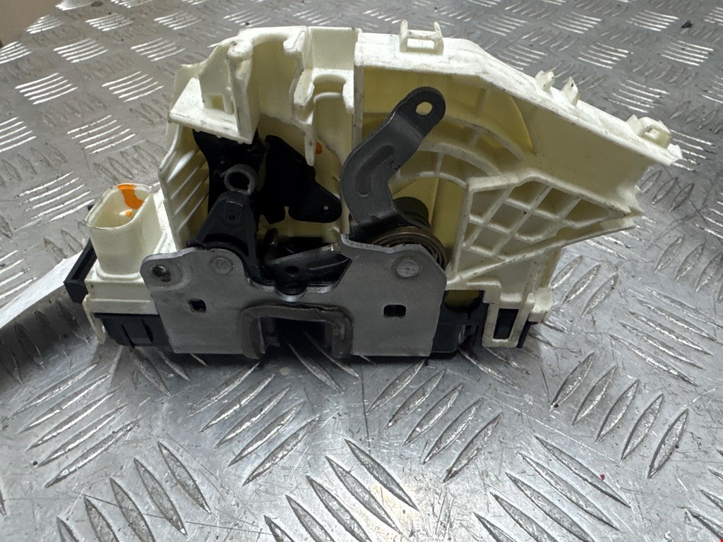 Замок двери передней левой MERCEDES-BENZ C-Class C-klasse W204 2007-2015