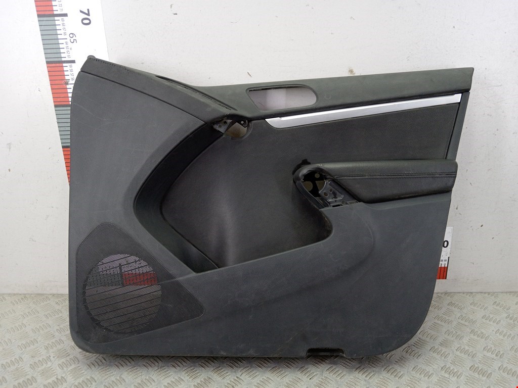 Обшивка двери передняя правая VOLKSWAGEN Tiguan 2007-2016