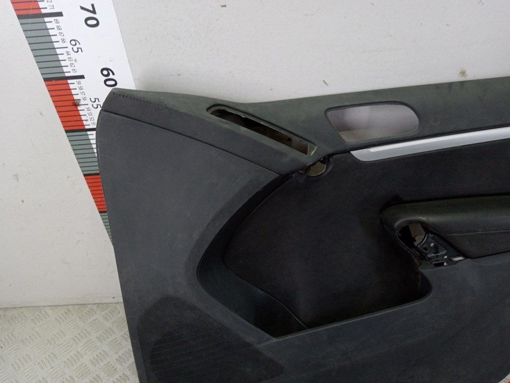 Обшивка двери передняя правая VOLKSWAGEN Tiguan 2007-2016