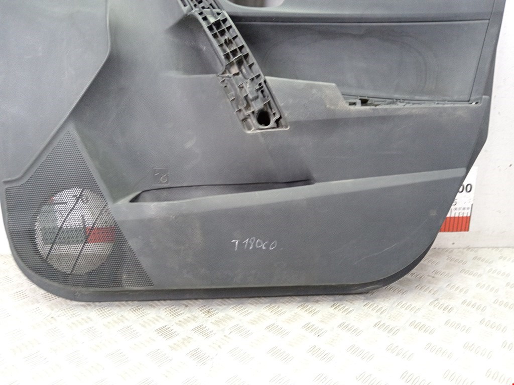 Обшивка двери передняя правая TOYOTA Corolla E160/E170 2013-н.в.