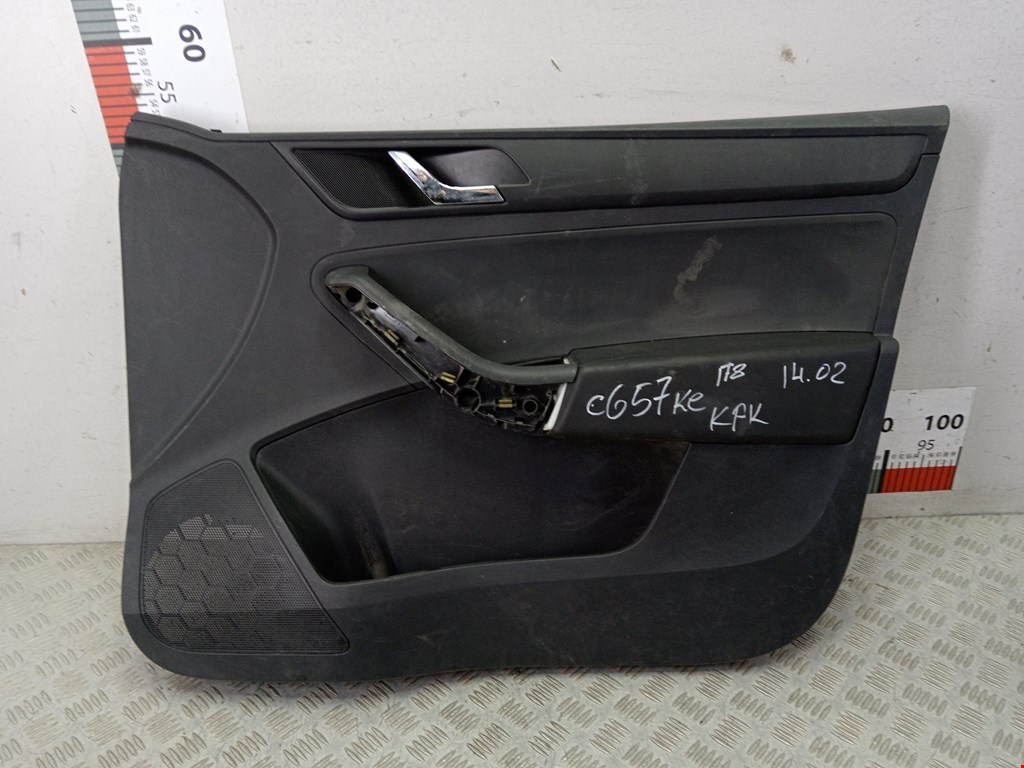 Обшивка двери передняя правая SKODA Rapid 2012-2020