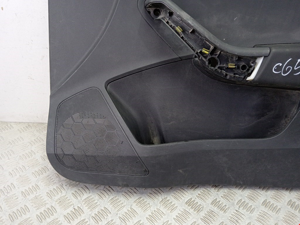 Обшивка двери передняя правая SKODA Rapid 2012-2020