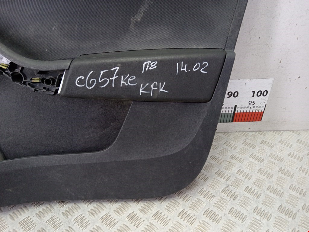 Обшивка двери передняя правая SKODA Rapid 2012-2020