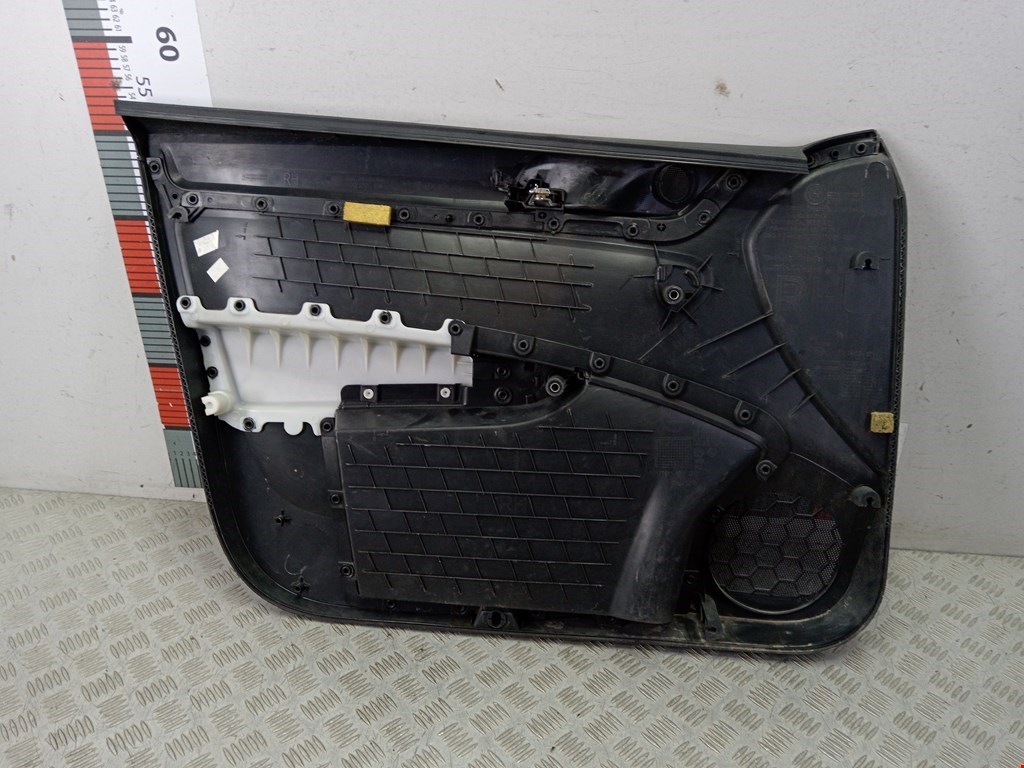 Обшивка двери передняя правая SKODA Rapid 2012-2020