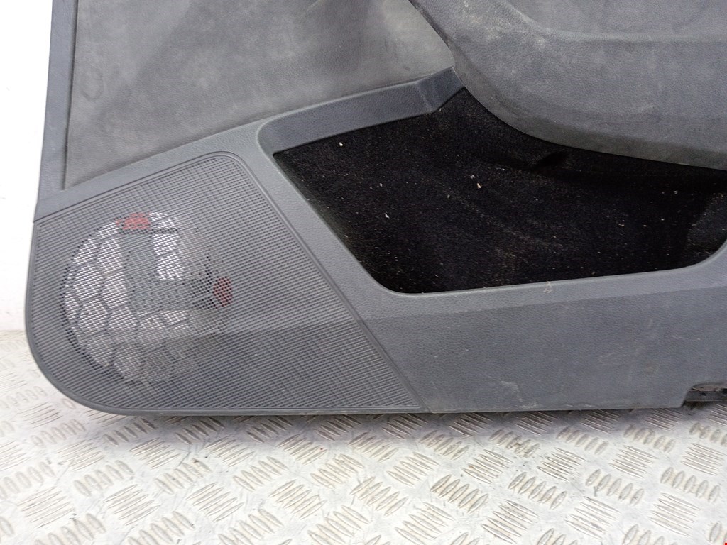 Обшивка двери передняя правая SKODA Superb 2002-2008