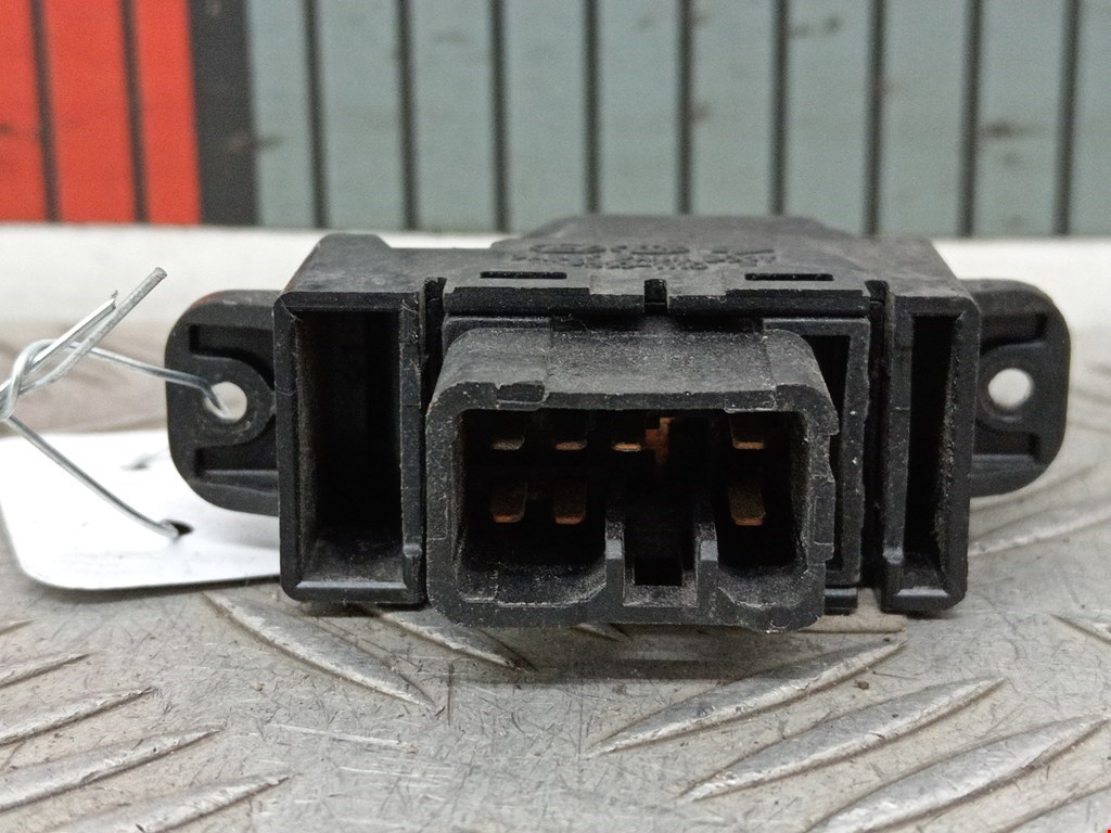 Кнопка стеклоподъемника HYUNDAI Solaris I 2010-2017