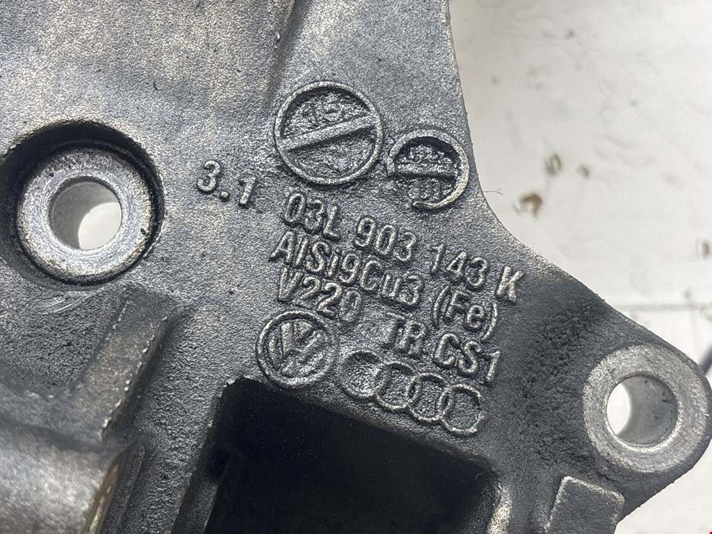 Кронштейн генератора SEAT Altea 2004-2015