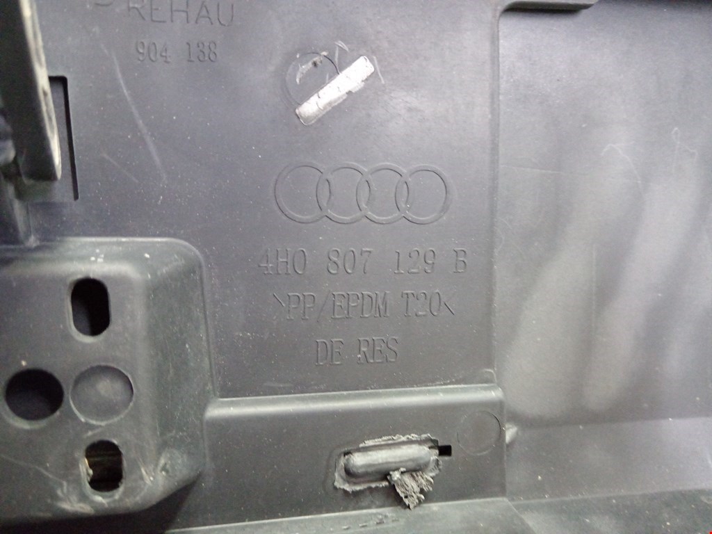 Бампер передний AUDI A8 D4 2010-2017