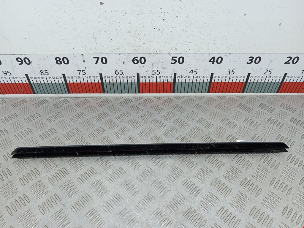 Уплотнитель (внутри) BMW X5 E70 2007-2013