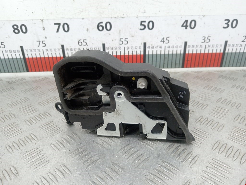 Замок двери передней правой BMW 3er E90/E91 2005-2012