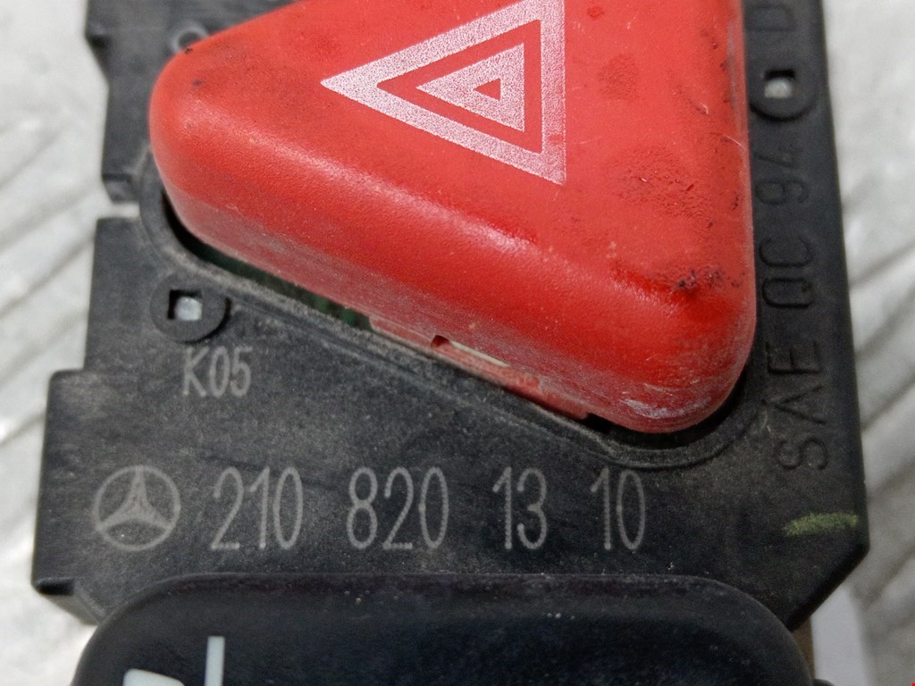 Кнопка аварийной сигнализации (аварийки) MERCEDES-BENZ E-Class W210, S210 1995-2002
