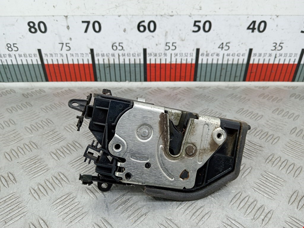 Замок двери передней правой BMW 3er E90/E91 2005-2012