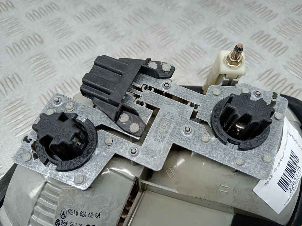 Фонарь задний внутренний правый MERCEDES-BENZ E-Class W210, S210 1995-2002