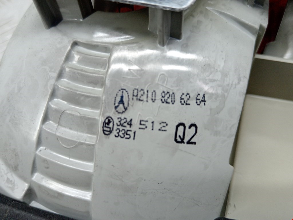 Фонарь задний внутренний правый MERCEDES-BENZ E-Class W210, S210 1995-2002