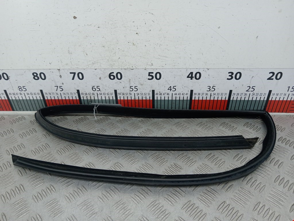 Уплотнитель (внутри) BMW X5 E70 2007-2013