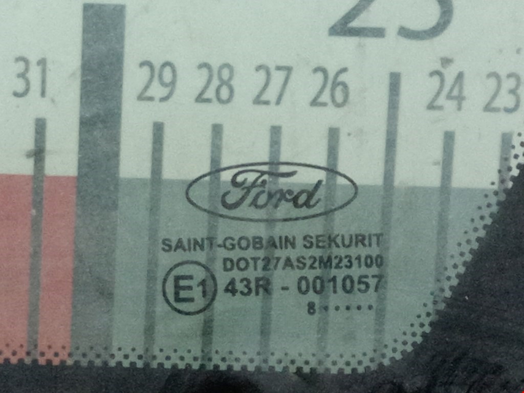 Стекло кузовное глухое правое FORD Focus II 2005-2011