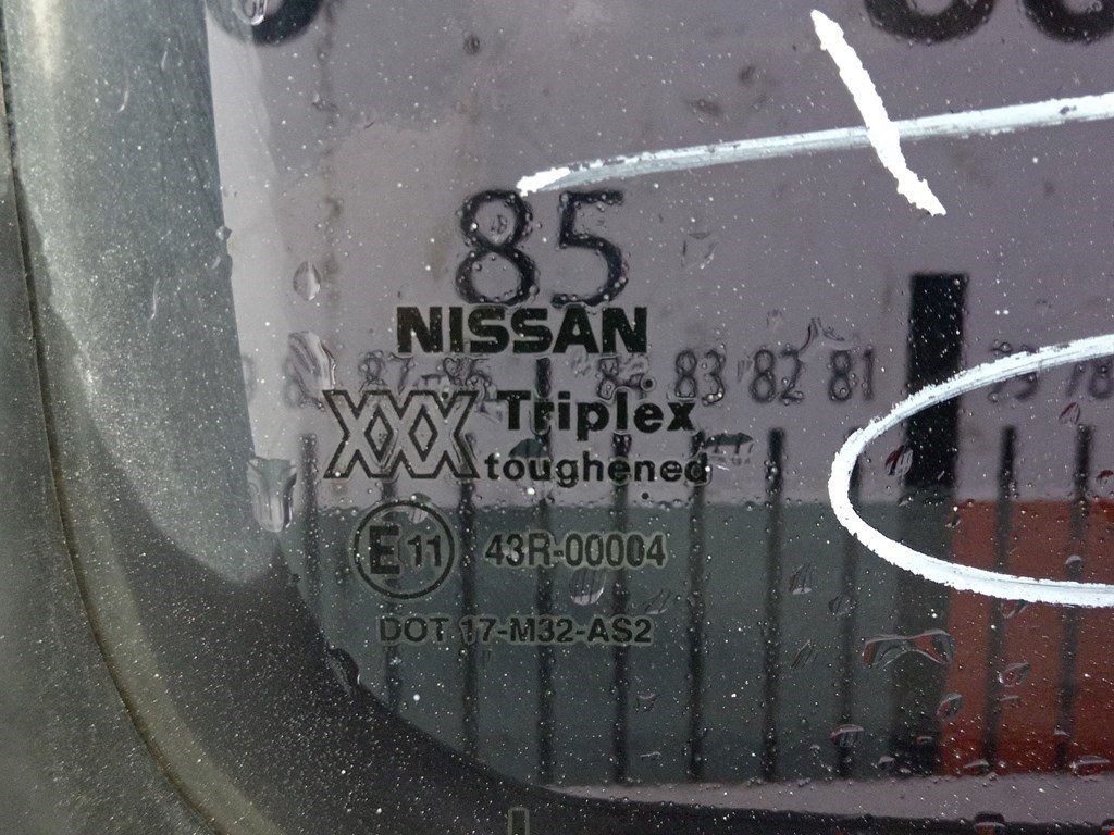 Стекло кузовное глухое левое NISSAN Micra K11 1992-2002