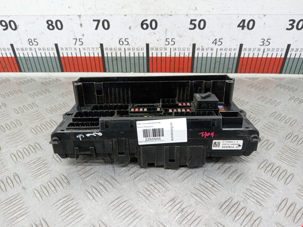 Датчик уровня в бачок омывателя BMW 5er 5 серия F10/F11/F07 2009-2017