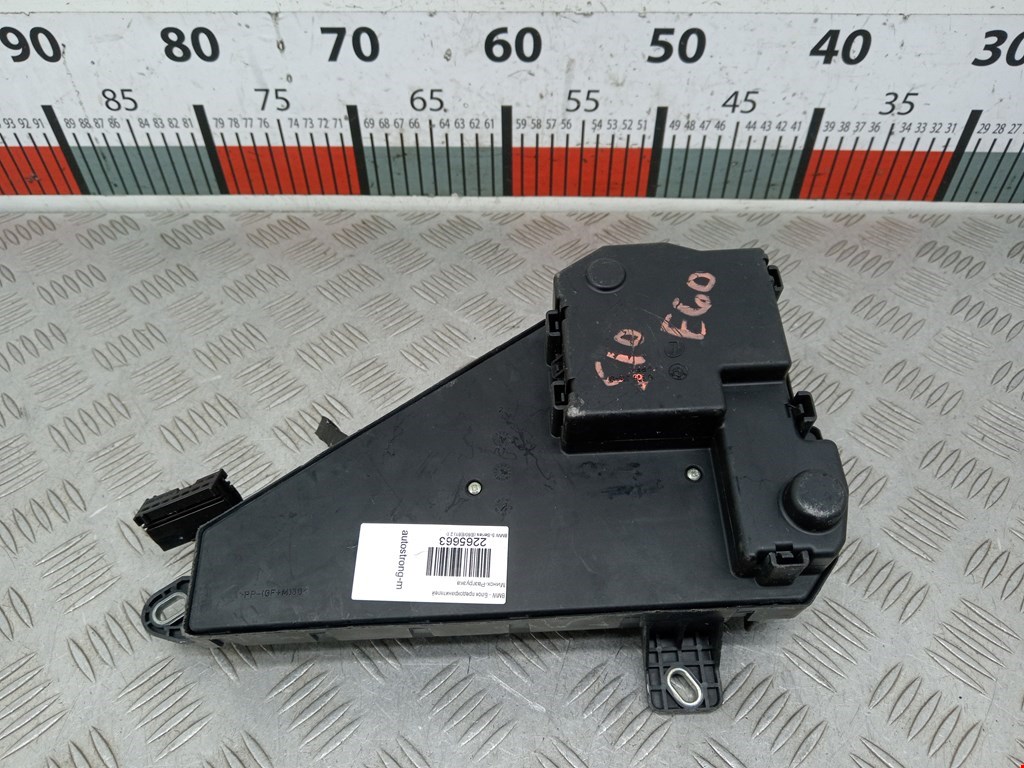 Датчик уровня в бачок омывателя BMW 5er 5 серия E60/E61 2003-2010