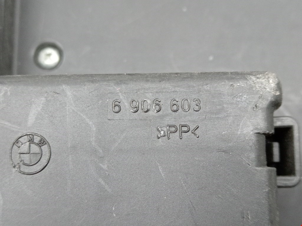 Датчик уровня в бачок омывателя BMW 5er 5 серия E60/E61 2003-2010