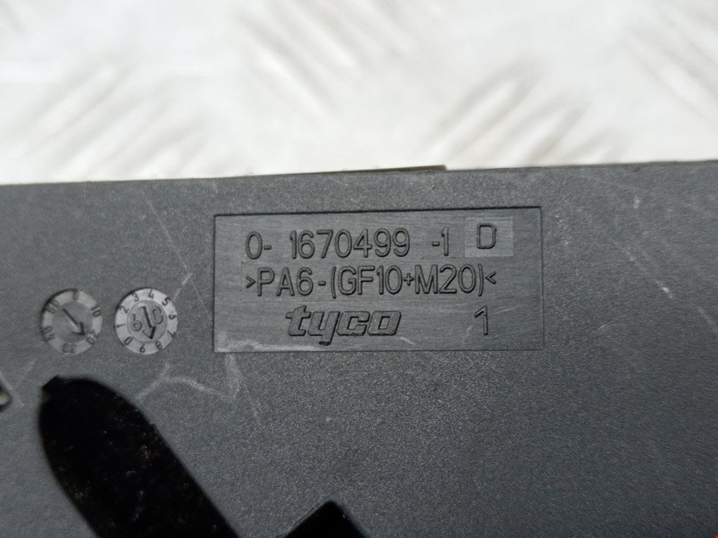 Датчик уровня в бачок омывателя BMW 5er 5 серия F10/F11/F07 2009-2017