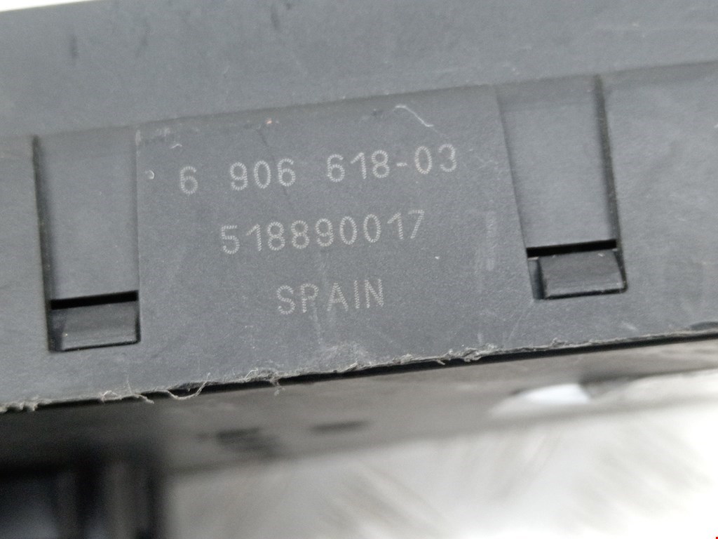 Датчик уровня в бачок омывателя BMW 5er 5 серия E60/E61 2003-2010