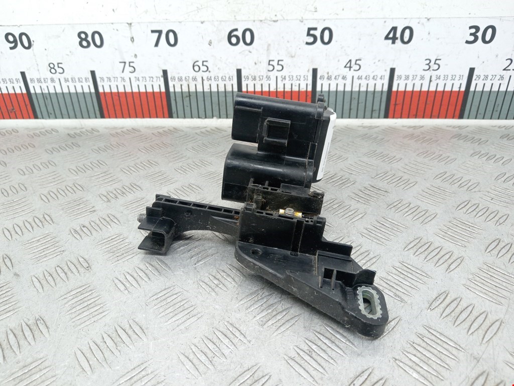 Датчик уровня в бачок омывателя BMW 3er F30/F31/F80 2011-2019