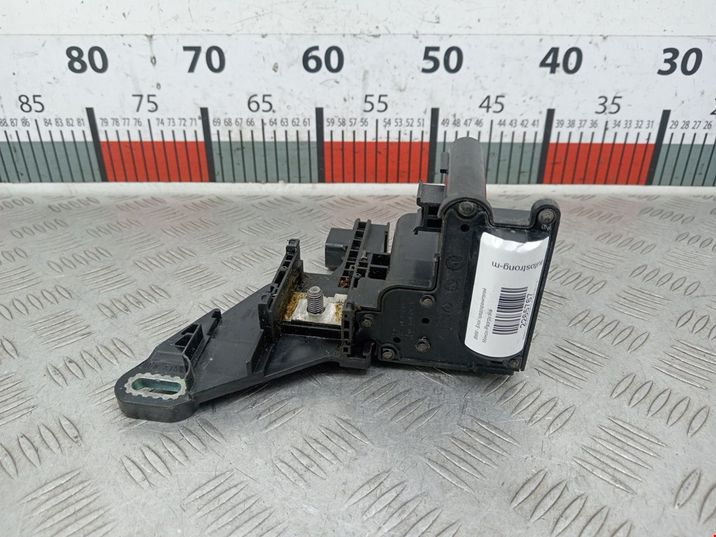 Датчик уровня в бачок омывателя BMW 3er F30/F31/F80 2011-2019